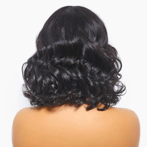 Maganda Rain 12" Natürlicher schwarzer kurzer, locker gewellter Spitzen-Bob mit Pony